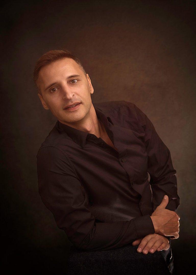 Портрет на Любен Русенски - актьор в Куклен театър Русе