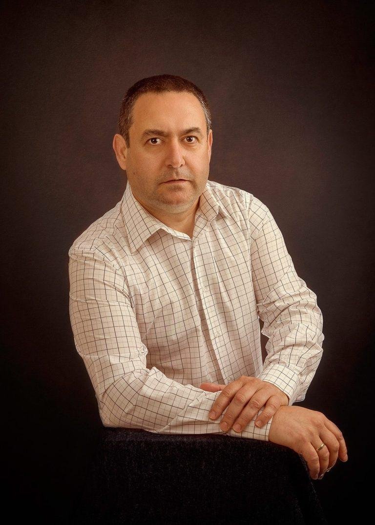 Портрет на Валентин Владимиров-Валяка - режисьор в Куклен театър Русе